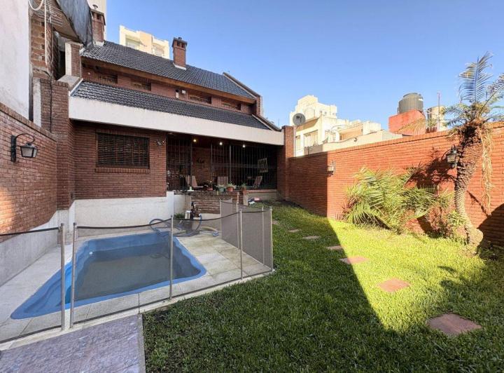 Casa · 218m² · 4 Ambientes · 2 Cocheras