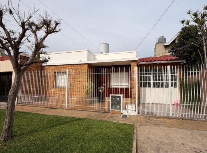 Casa · 120m² · 4 Ambientes · 1 Cochera
