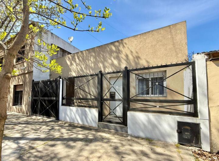 Casa · 180m² · 5 Ambientes · 3 Cocheras