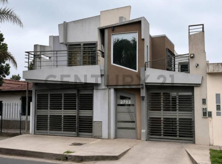 Casa · 270m² · 5 Ambientes · 2 Cocheras