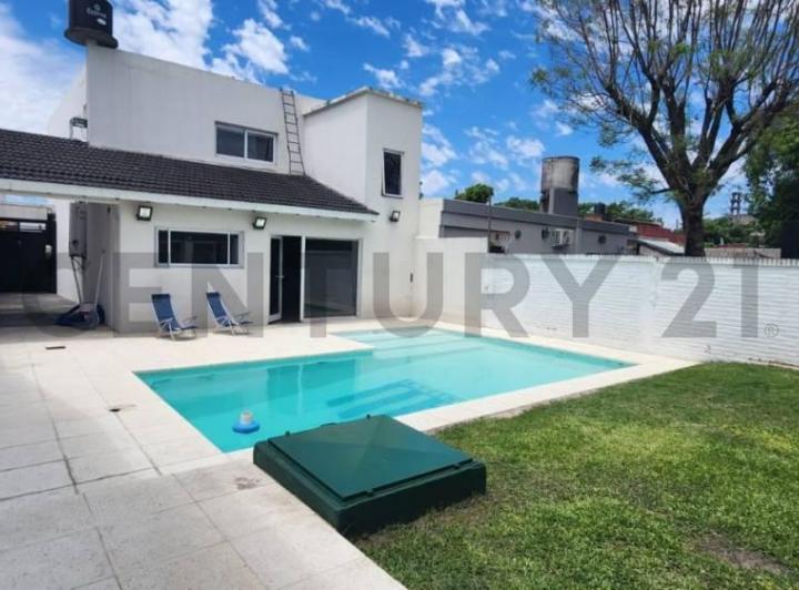 Casa · 180m² · 6 Ambientes