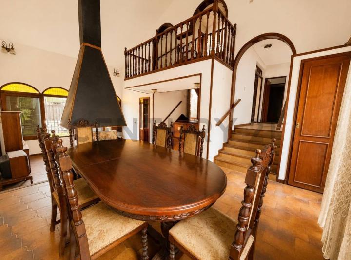 Casa · 180m² · 3 Ambientes · 1 Cochera