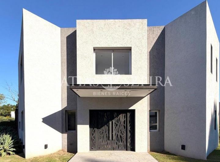 Casa · 201m² · 5 Ambientes · 1 Cochera