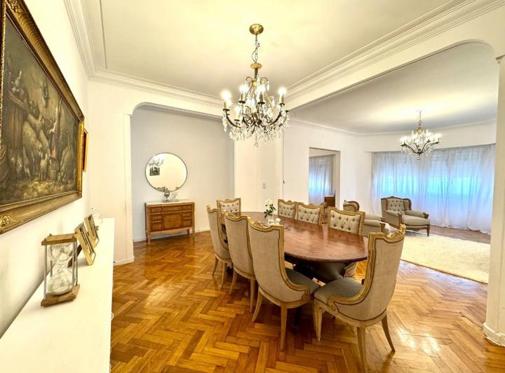 Casa · 280m² · 5 Ambientes · 4 Cocheras