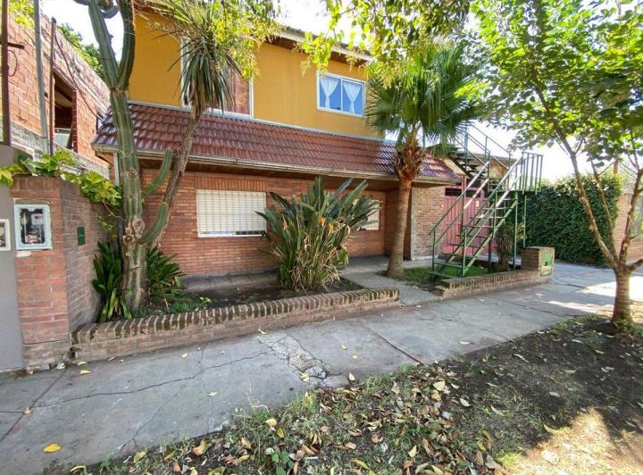 Casa · 251m² · 3 Ambientes · 1 Cochera