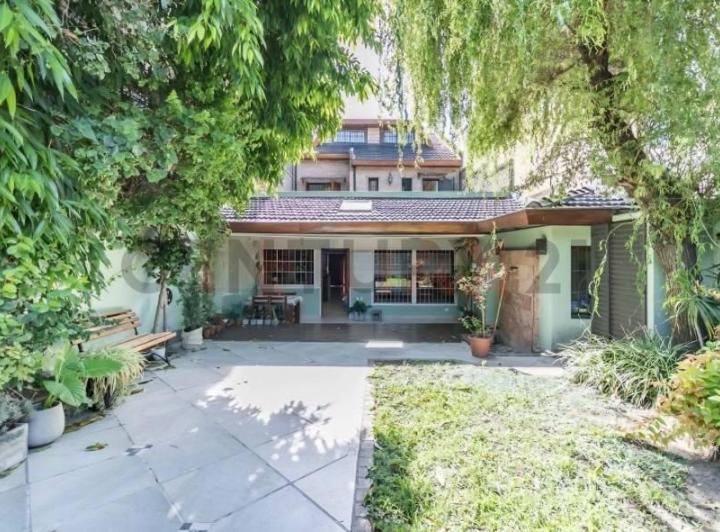 Casa · 227m² · 5 Ambientes · 1 Cochera