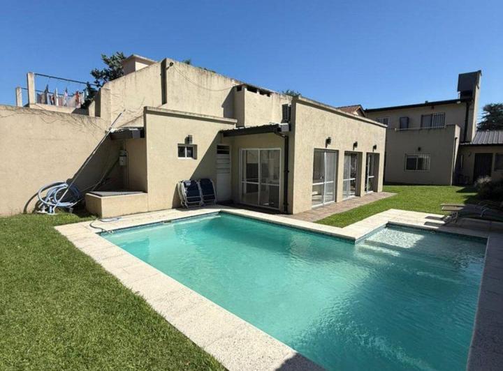 Casa · 170m² · 4 Ambientes · 1 Cochera
