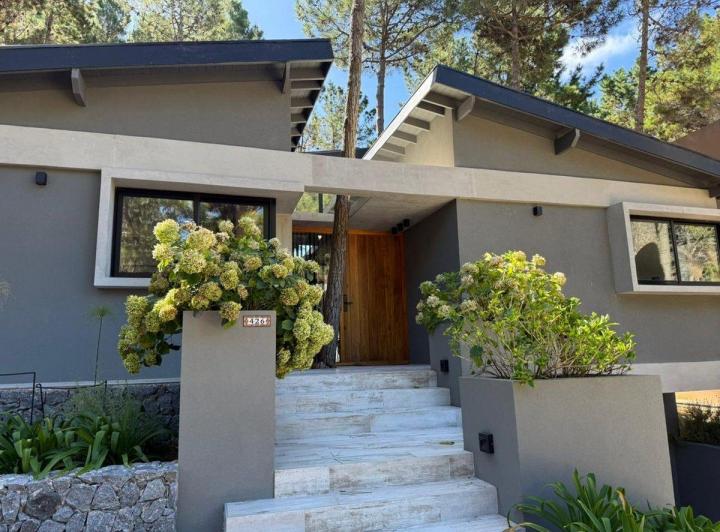 Casa · 250m² · 5 Ambientes · 1 Cochera
