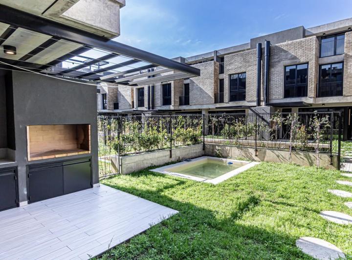 Casa · 104m² · 5 Ambientes · 1 Cochera