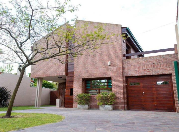 Casa · 274m² · 6 Ambientes · 1 Cochera