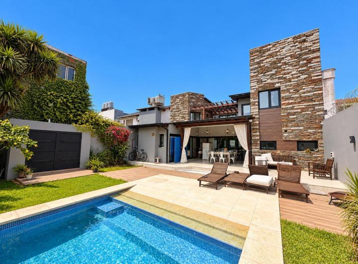 Casa · 267m² · 5 Ambientes · 1 Cochera