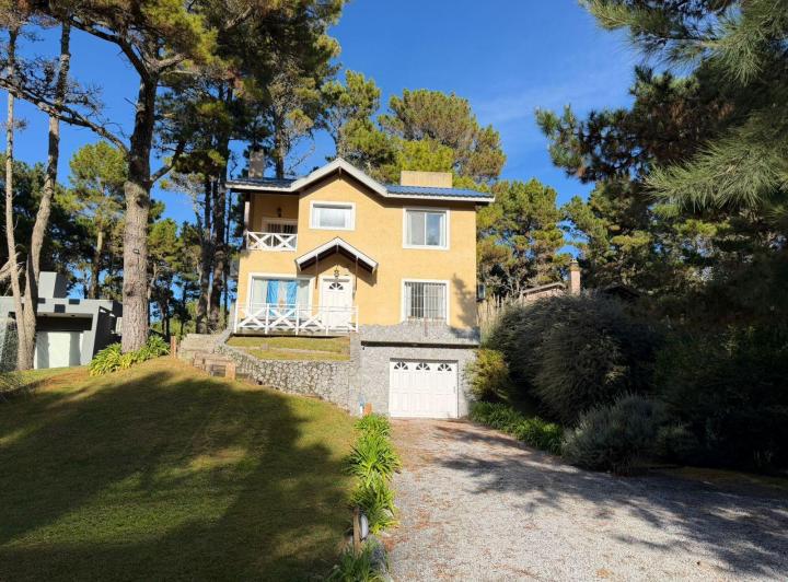 Casa · 173m² · 5 Dormitorios · 1 Cochera