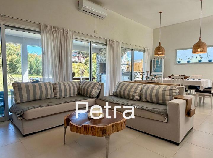 Casa · 150m² · 5 Ambientes · 1 Cochera