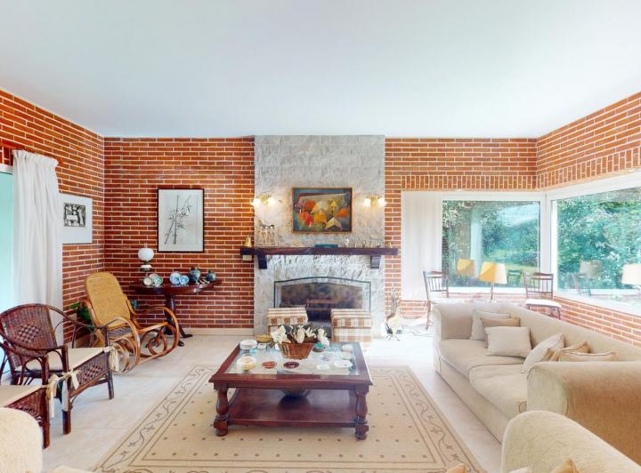 Casa · 430m² · 6 Ambientes · 1 Cochera