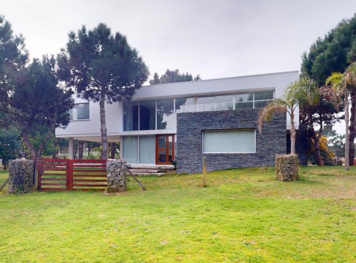 Casa · 450m² · 7 Ambientes · 2 Cocheras