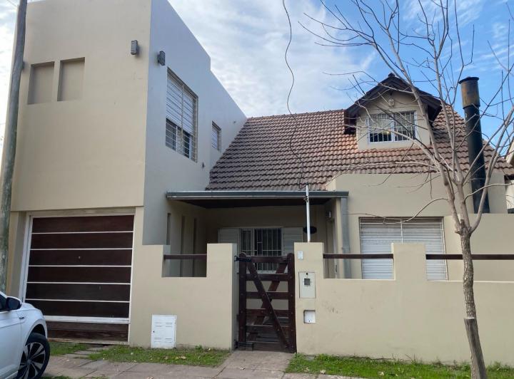 Casa · 178m² · 6 Ambientes · 2 Cocheras