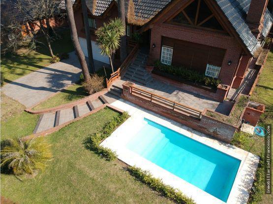 Casa · 300m² · 6 Ambientes · 3 Cocheras