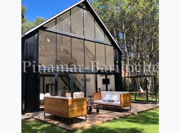 Casa · 543m² · 6 Ambientes · 1 Cochera