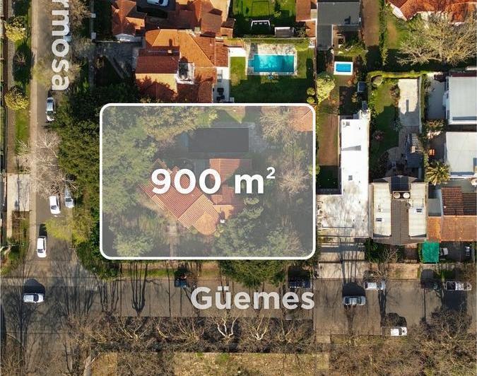 Casa · 322m² · 5 Ambientes · 2 Cocheras