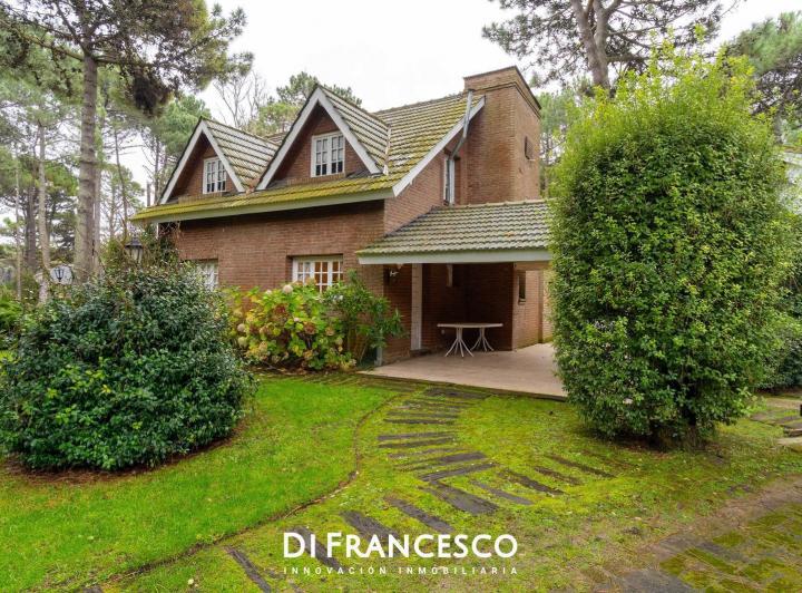 Casa · 163m² · 4 Ambientes · 1 Cochera