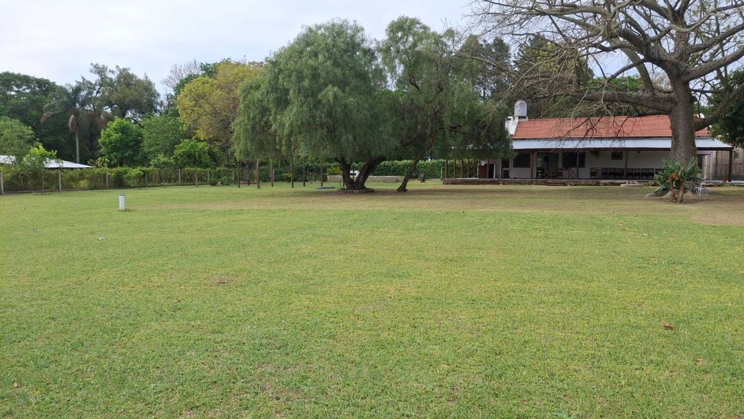 Casa Quinta con pileta y gran Parque en Lavalle