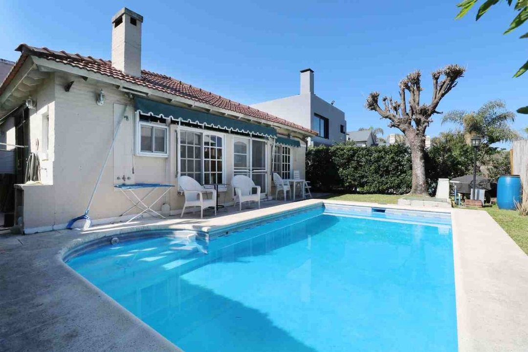 VENTA CASA CON PILETA EN COUNTRY BANCO PROVINCIA