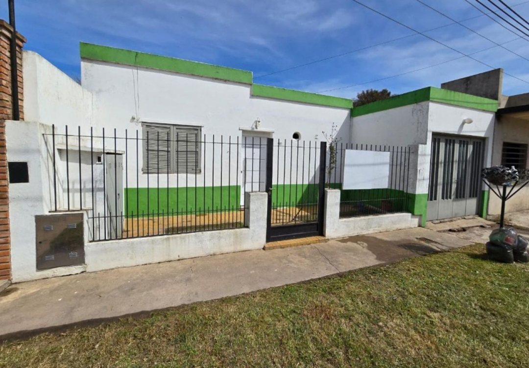 CASA EN VENTA LA PLATA 2 DORMITORIOS