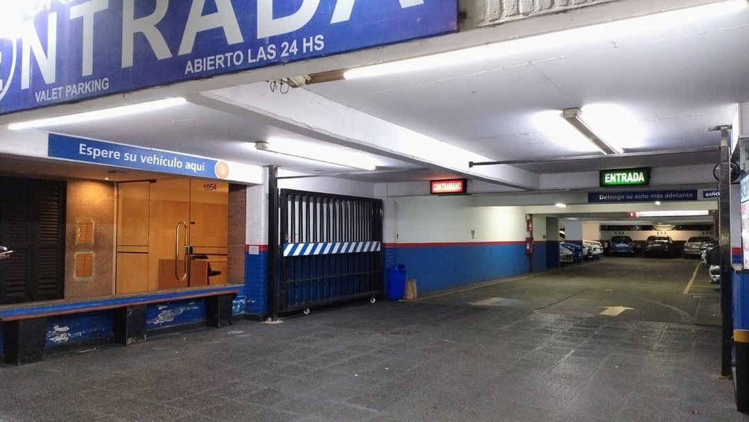VENTA COCHERA FIJA EN RECOLETA