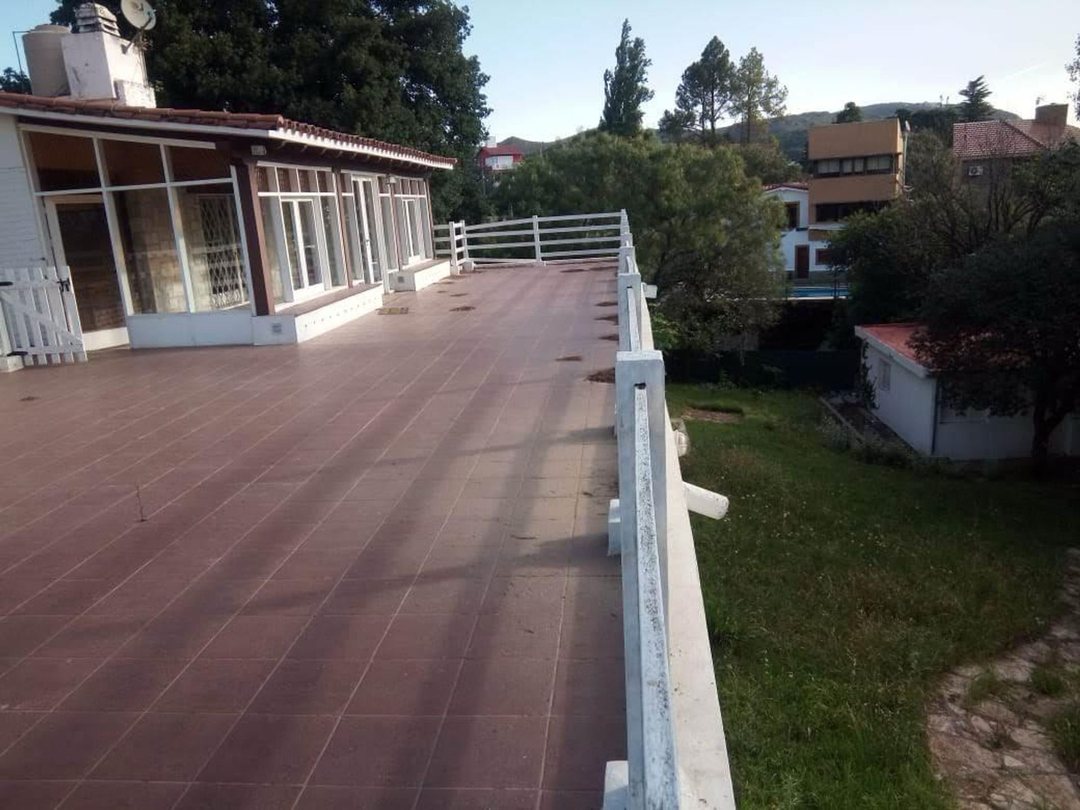 CASA EN VENTA – BARRIO COSTA AZUL VILLA CARLOS PAZ