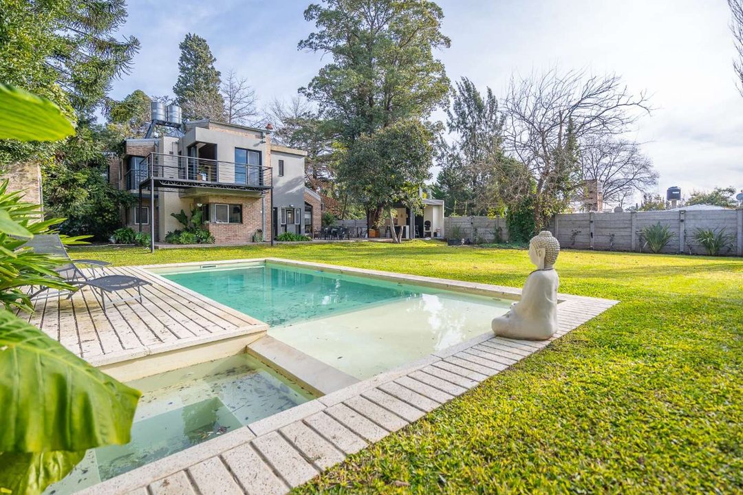 VENTA CASA PARQUE LELOIR EXCELENTE ESTADO