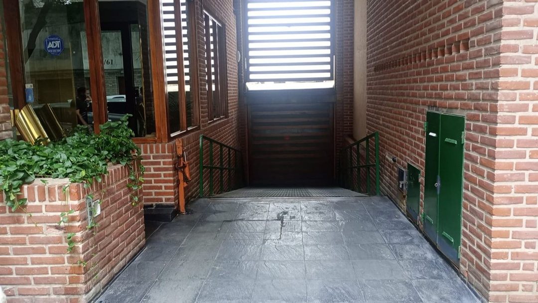 COCHERA EN VENTA LA PLATA CENTRO PORTON AUTOMATICO