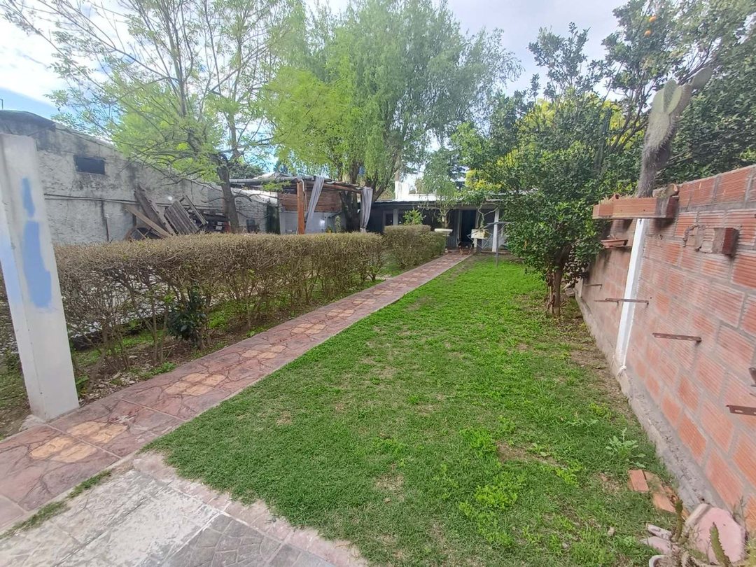 VENTA CASA MULTIFAMILIAR 4 AMBIENTES DERQUI PILAR