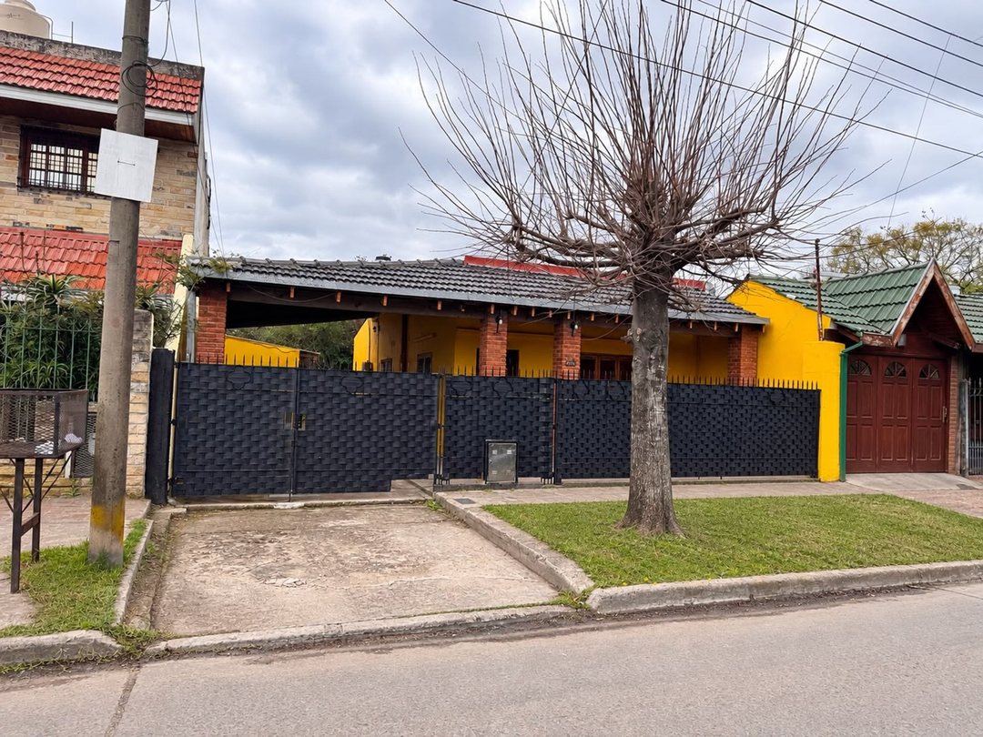 VENTA CASA 3 AMBIENTES FLORENCIO VARELA