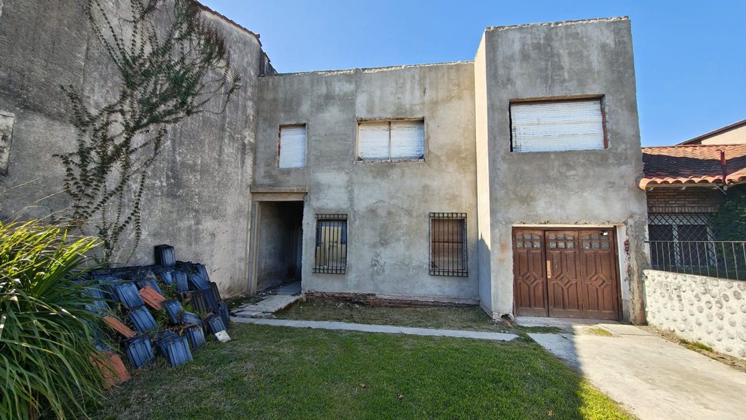 OCASION IDEAL - VENTA CASA 5 AMBIENTES A TERMINAR