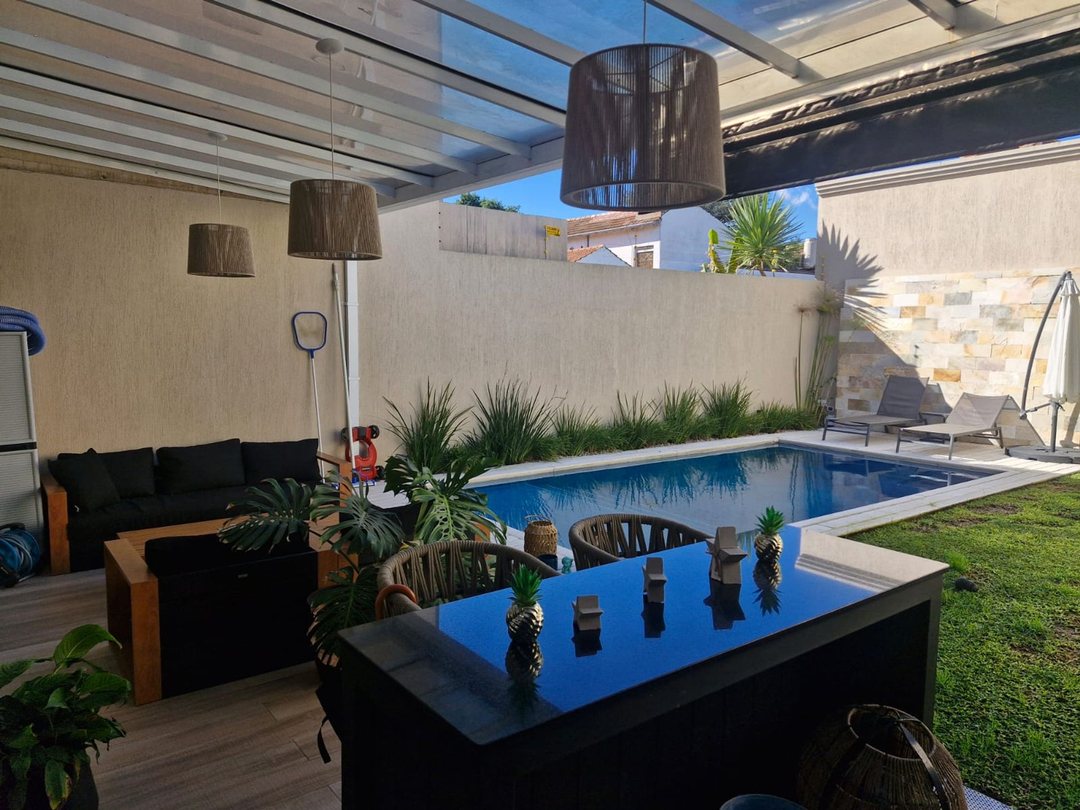 CASA VENTA 4 AMBIENTES MARTINEZ