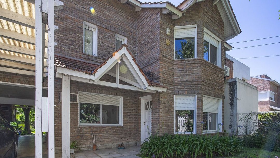 CASA EN VENTA 3 DORMITORIOS - ALDEA FISHERTON