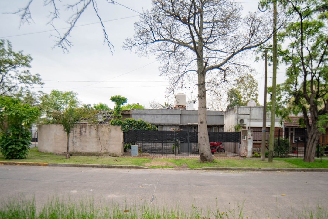 VENTA CASA 4 AMBIENTES ITUZAINGO CON LOCAL