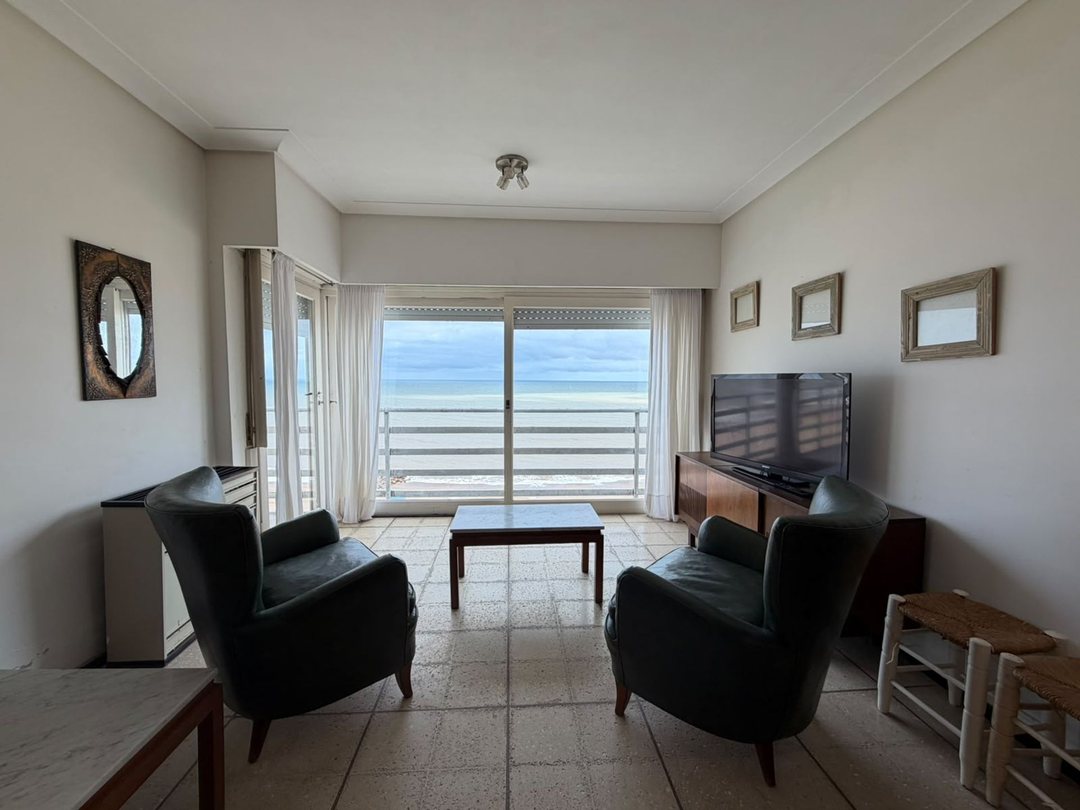 DEPARTAMENTO CON COCHERA Y VISTA AL MAR MIRAMAR