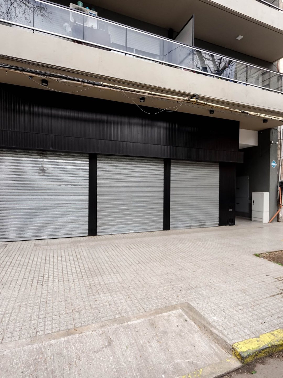 VENTA LOCAL COMERCIAL + 5 COCHERAS