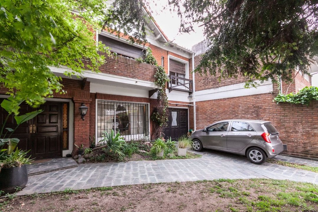 Casa 6 Ambientes Venta Adrogué Pileta y Quincho