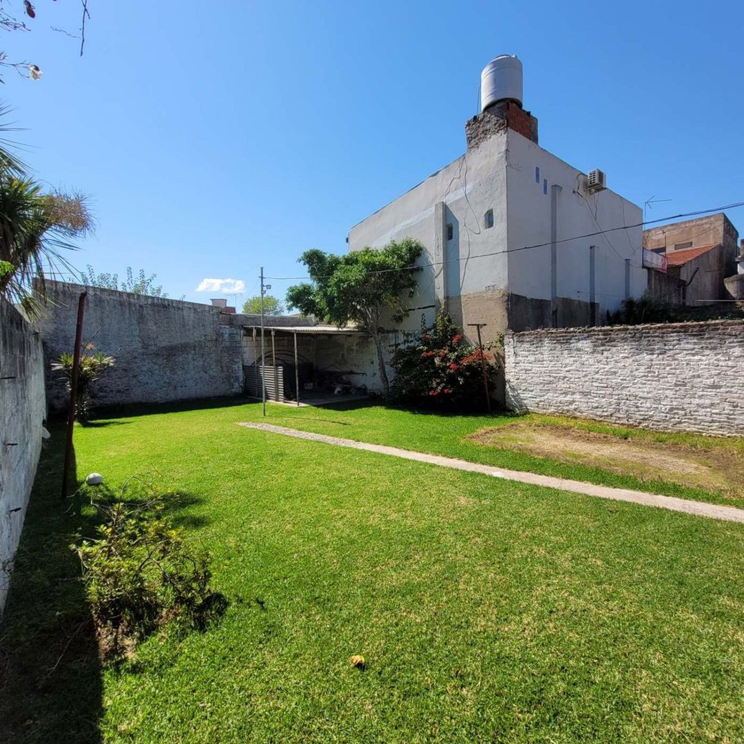 Venta Casa Lanús 3 ambientes Jardín  Parrilla Qcho