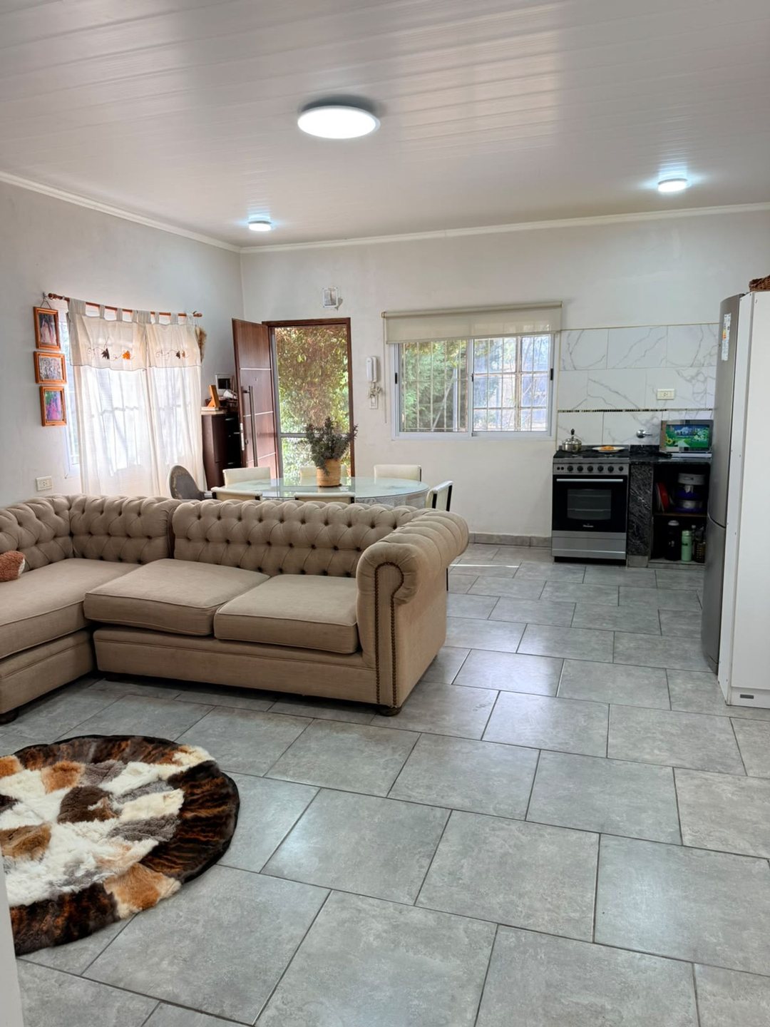 VENTA CASA 2 AMBIENTES SOBRE AVENIDA MUJICA, AZUL