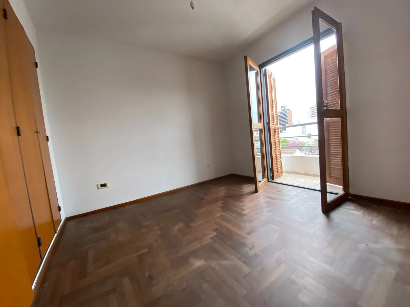 BETANIA IV: CASEROS 1079 - 1 DORM