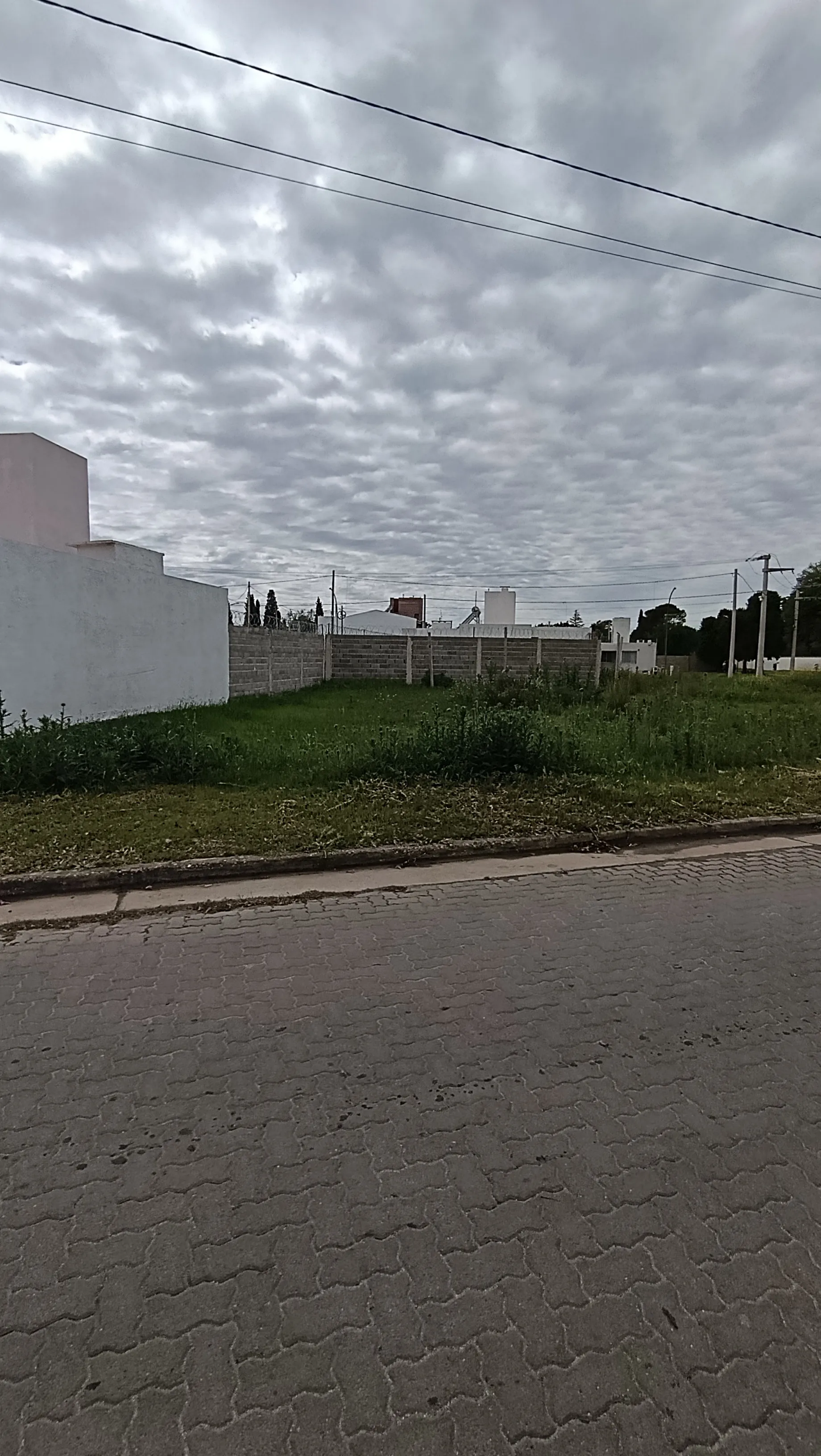 B° Inaudi, cerca de Av. Valparaiso,  Lote de 268 mts2. Medial