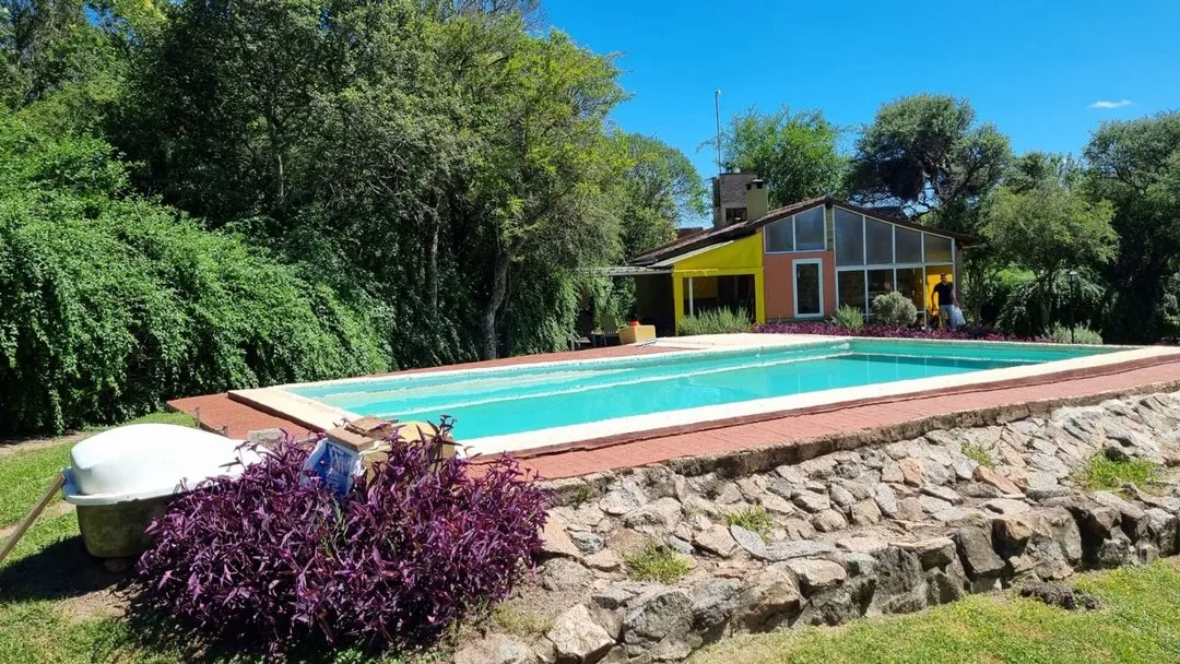 3 CASAS CABAÑAS LA GRANJA CORDOBA 4 DORMI PILETA COCHERA GALPON SIERRAS TURISMO INVERSION VENTA