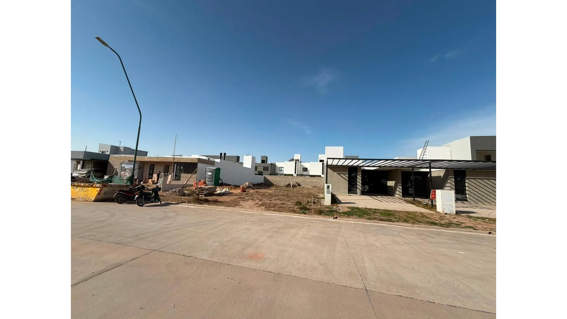 VENTA LOTE APTO DUPLEX 364m2 SOLARES DE MANANTIALES