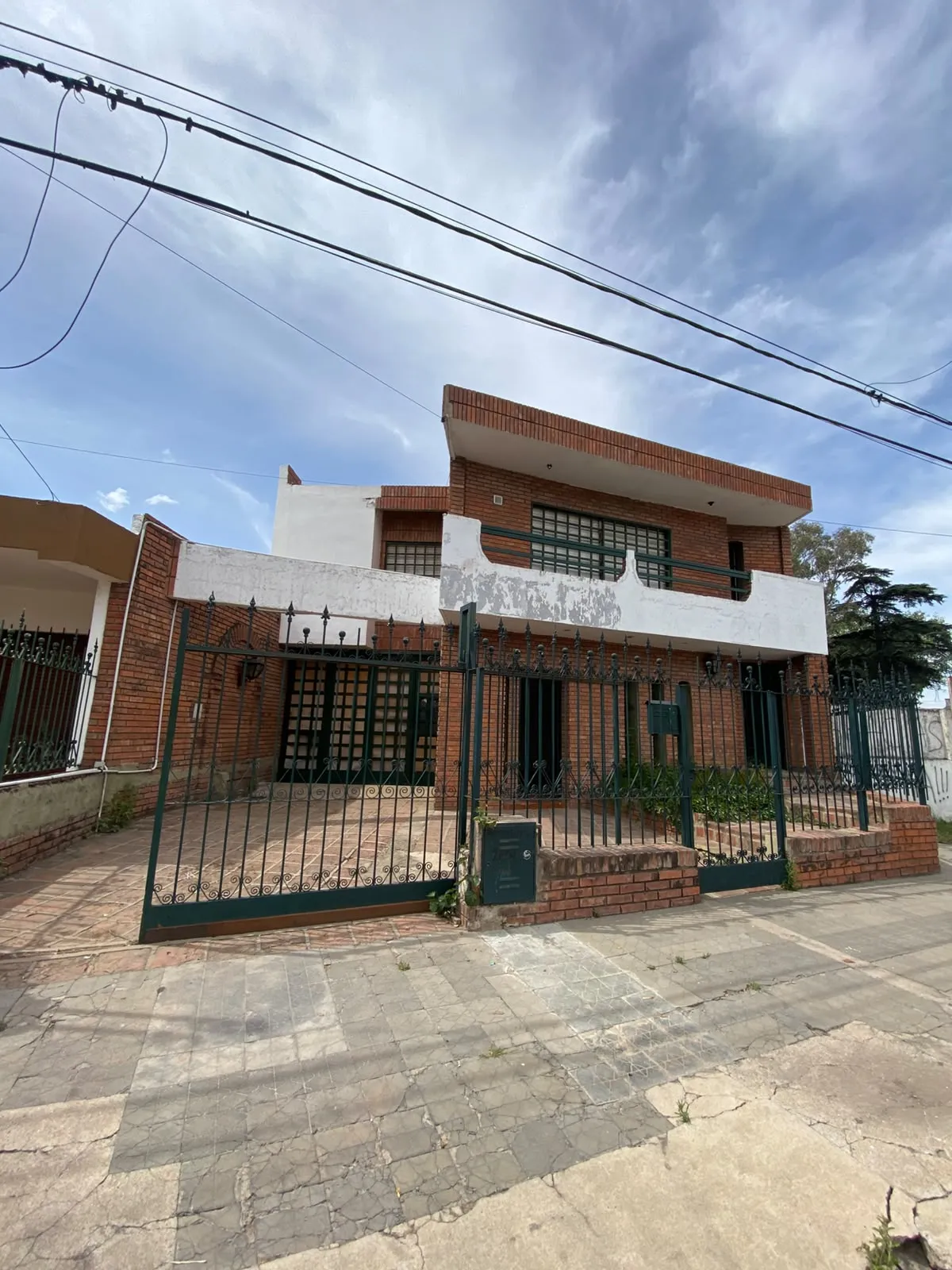 BAJO PALERMO - DEPOSITO SUPER FUNCIONAL CON COCHERA PASANTE!!! INCLUYE GALPON Y OFICINA.