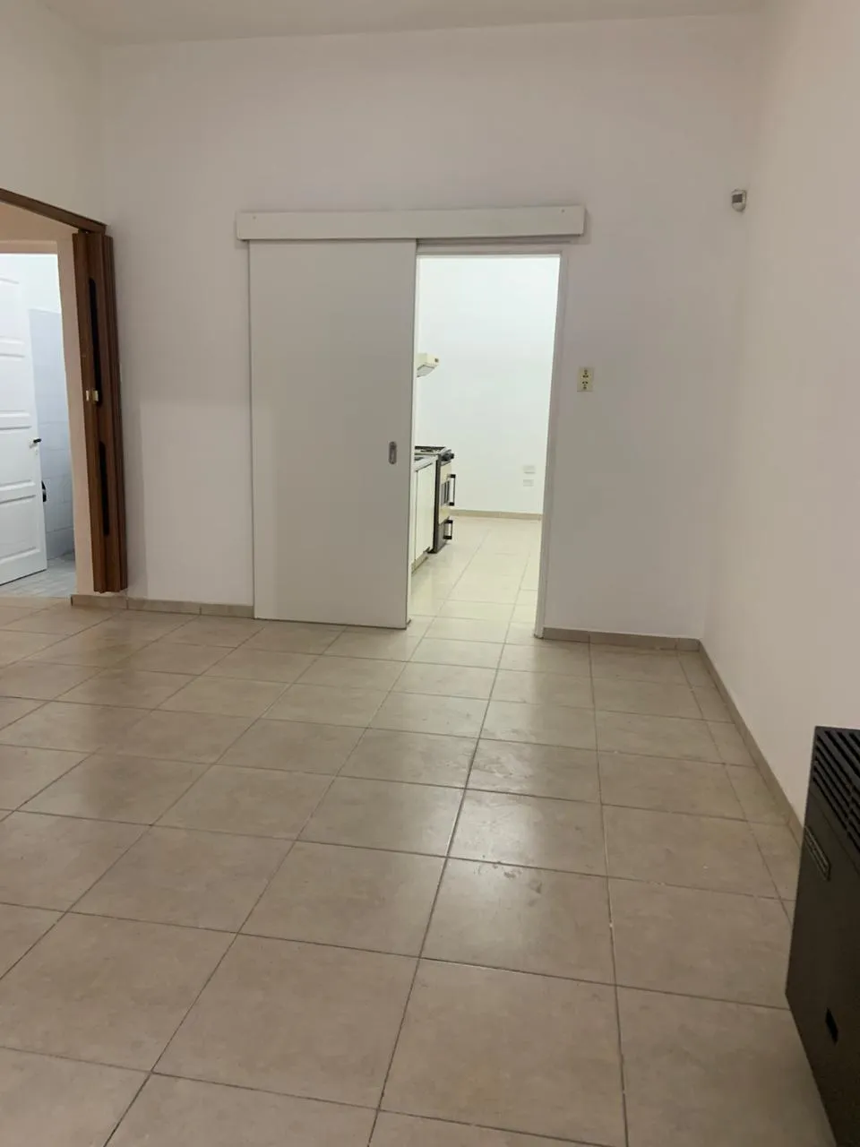 ALQUILO CASA  PRÓXIMA AL CENTRO