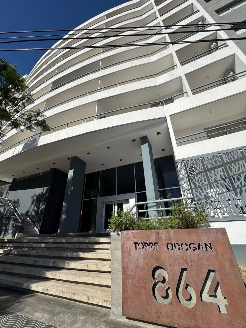 Se vende DEPARTAMENTO DE 1 DORMITORIO Y MEDIO CON BALCÓN PROPIO  TORRE ODOGAN