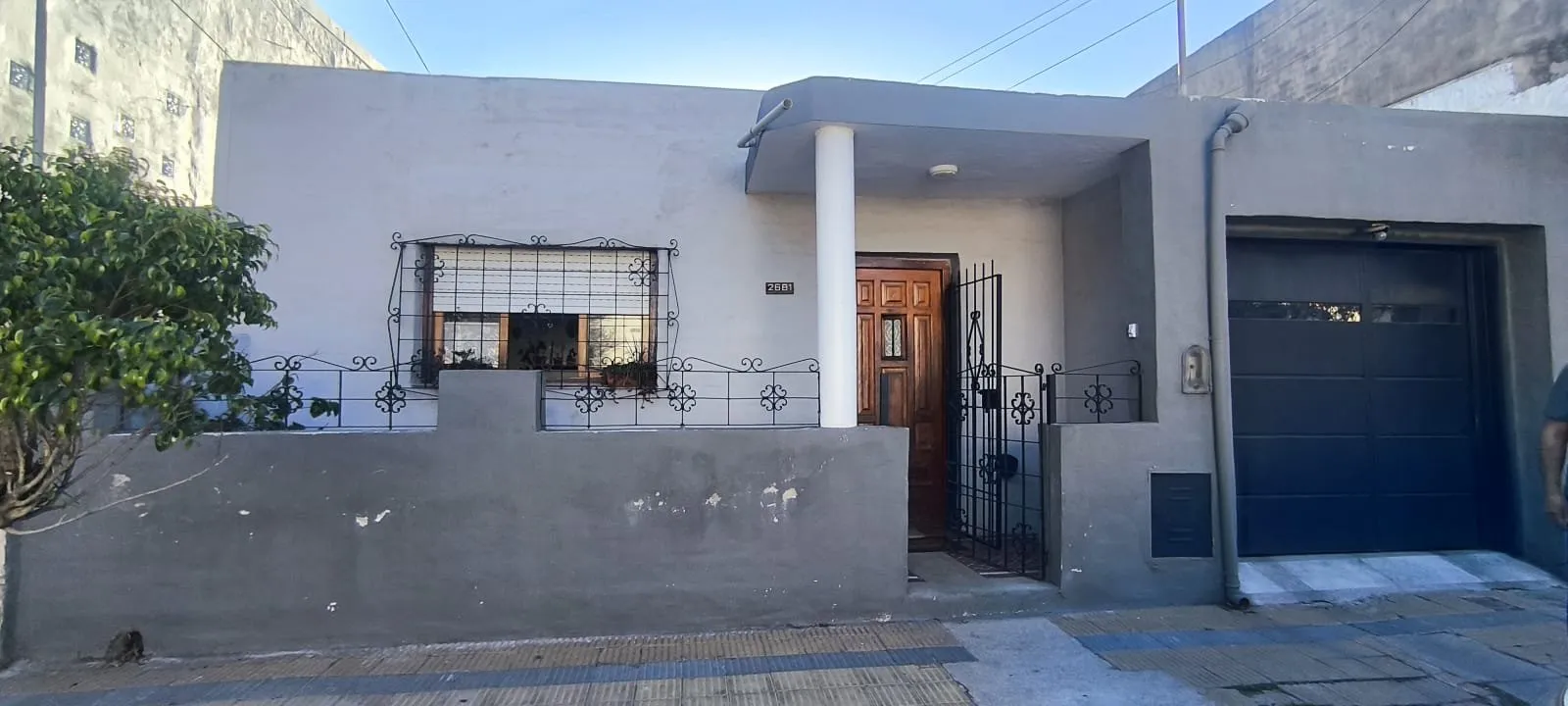 Casa Amplia con Departamento y Cochera Doble en B° Los Paraísos